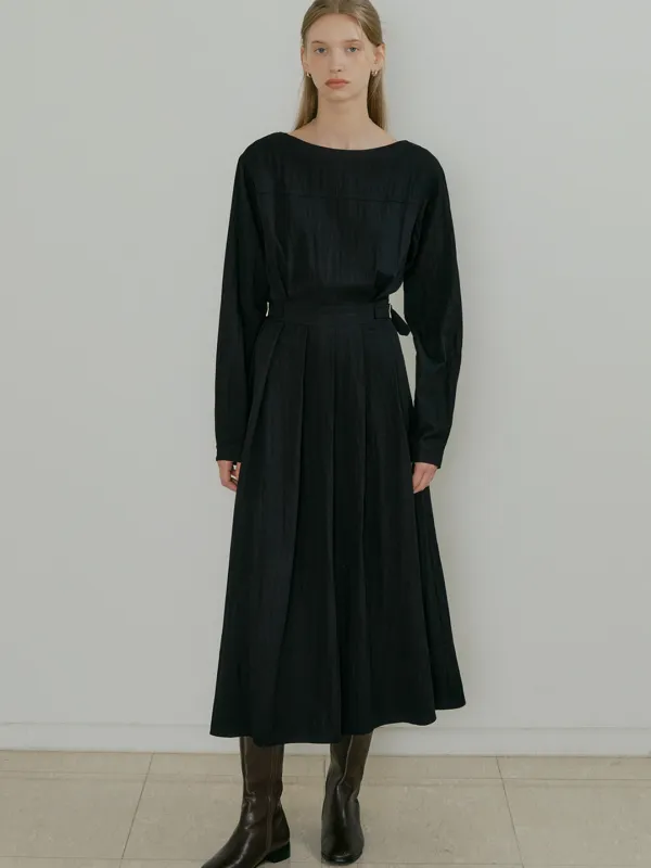 comos 1544 belt point pleats dress (black)
