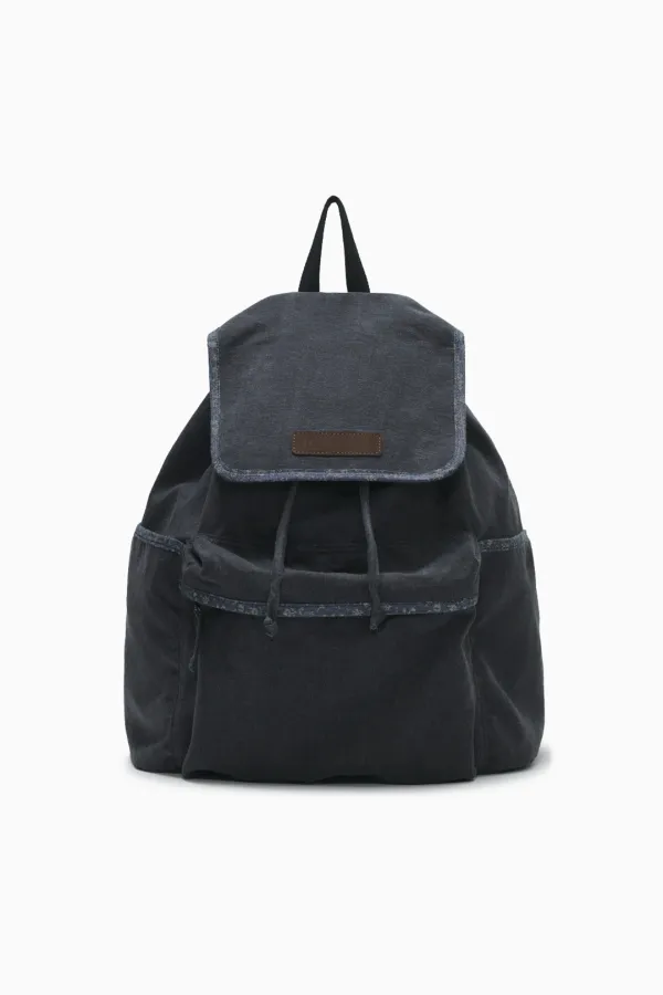 CONTRAST BACKPACK, CHARCOAL FLORAL - OHESHIO