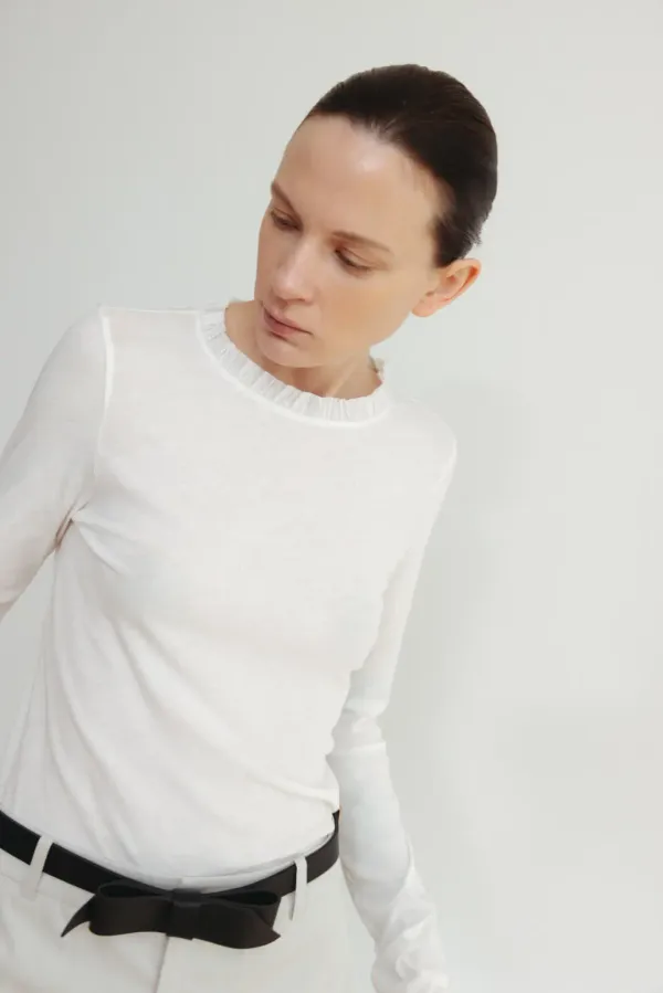 Ruffled neck t-shirt (black / white)