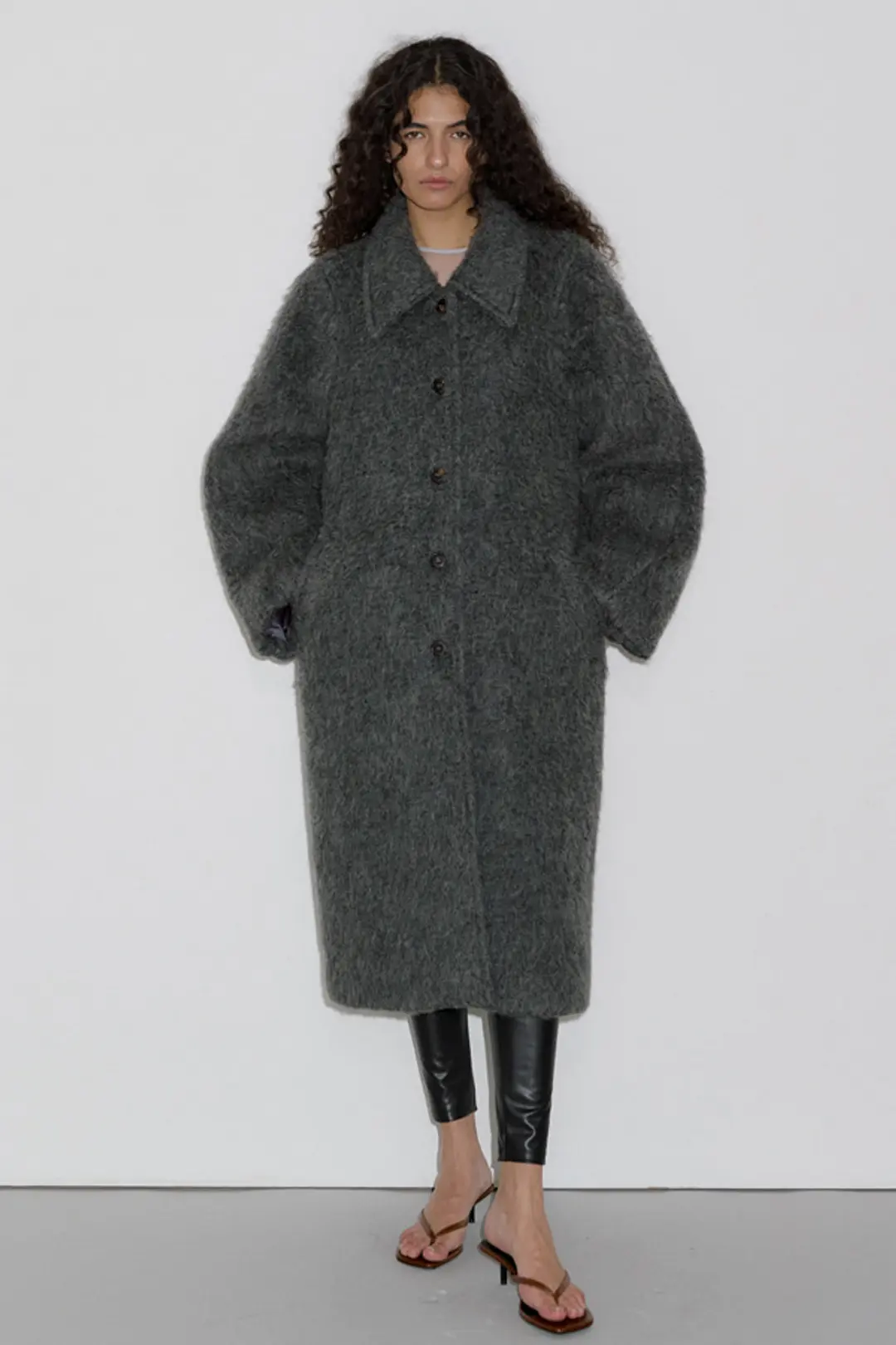 오버듀플레어 HAIRY BALMACAAN COAT_CHARCOAL 상품 이미지 2
