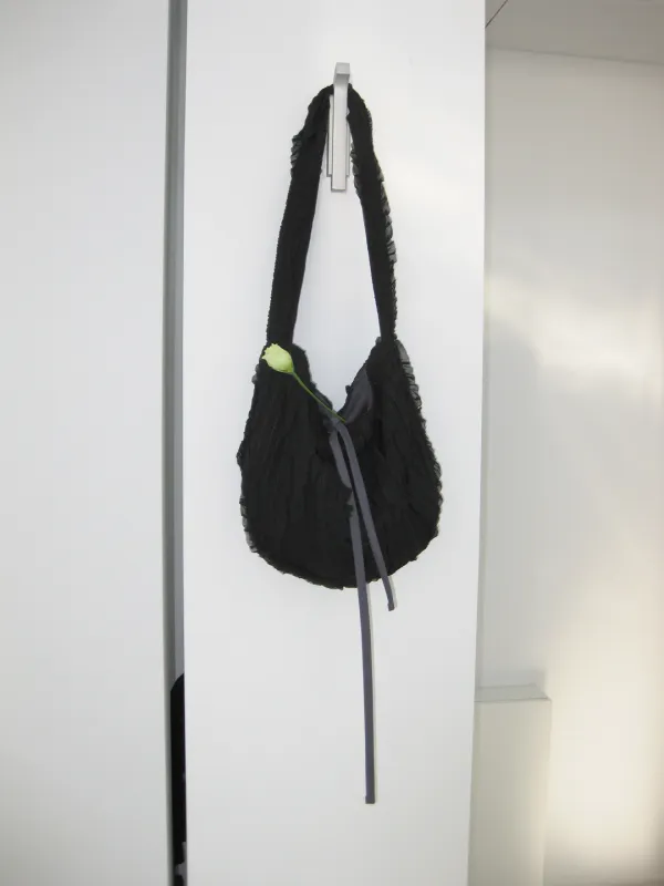 RIPPLE SHOULDER BAG, BLACK