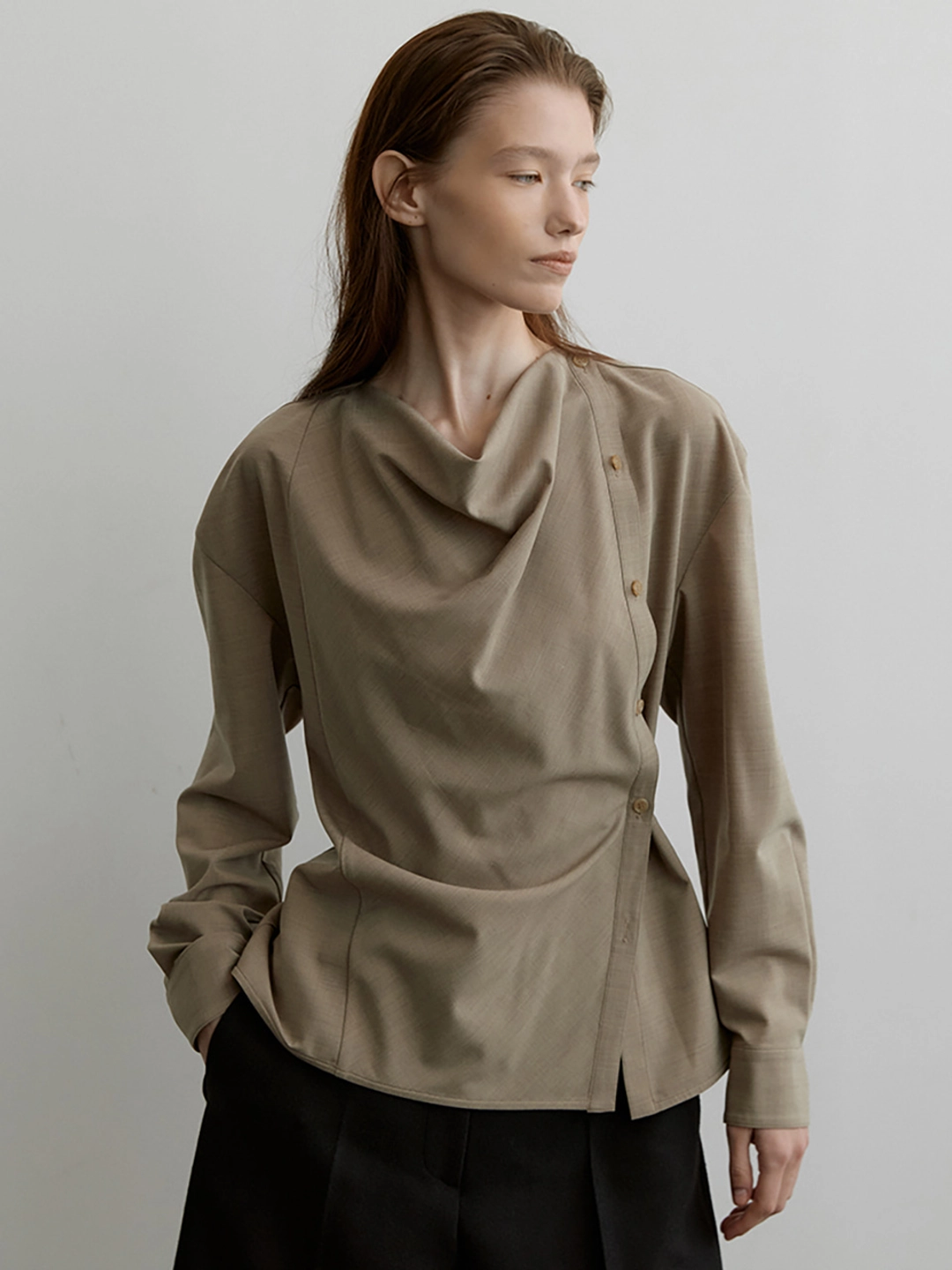 오떼뜨 MUTED COWL BUTTON BLOUSE_2COLOR 상품 이미지 2