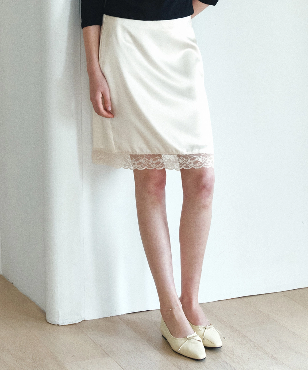 반원 아뜰리에 P3314 새틴 레이스 미디 스커트_Ivory 상품 이미지 2