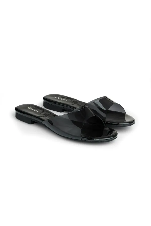JELLY SLIPPERS IN BLACK