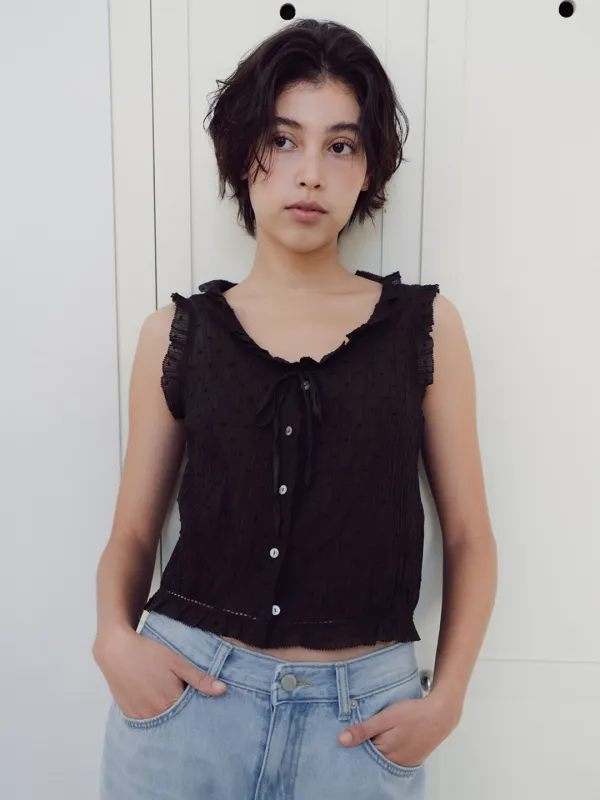 Dot U-neck frill sleeveless blouse_black