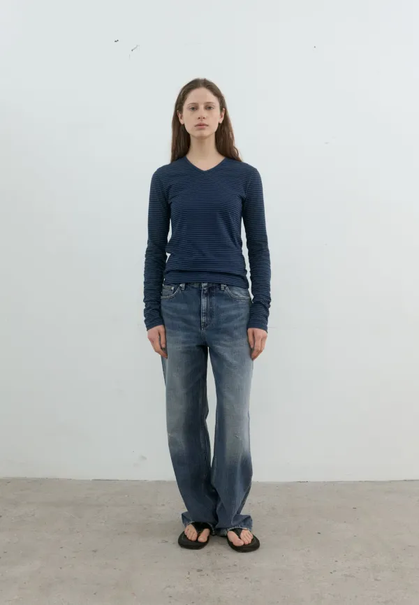 Linear v-neck long sleeve (deep blue)