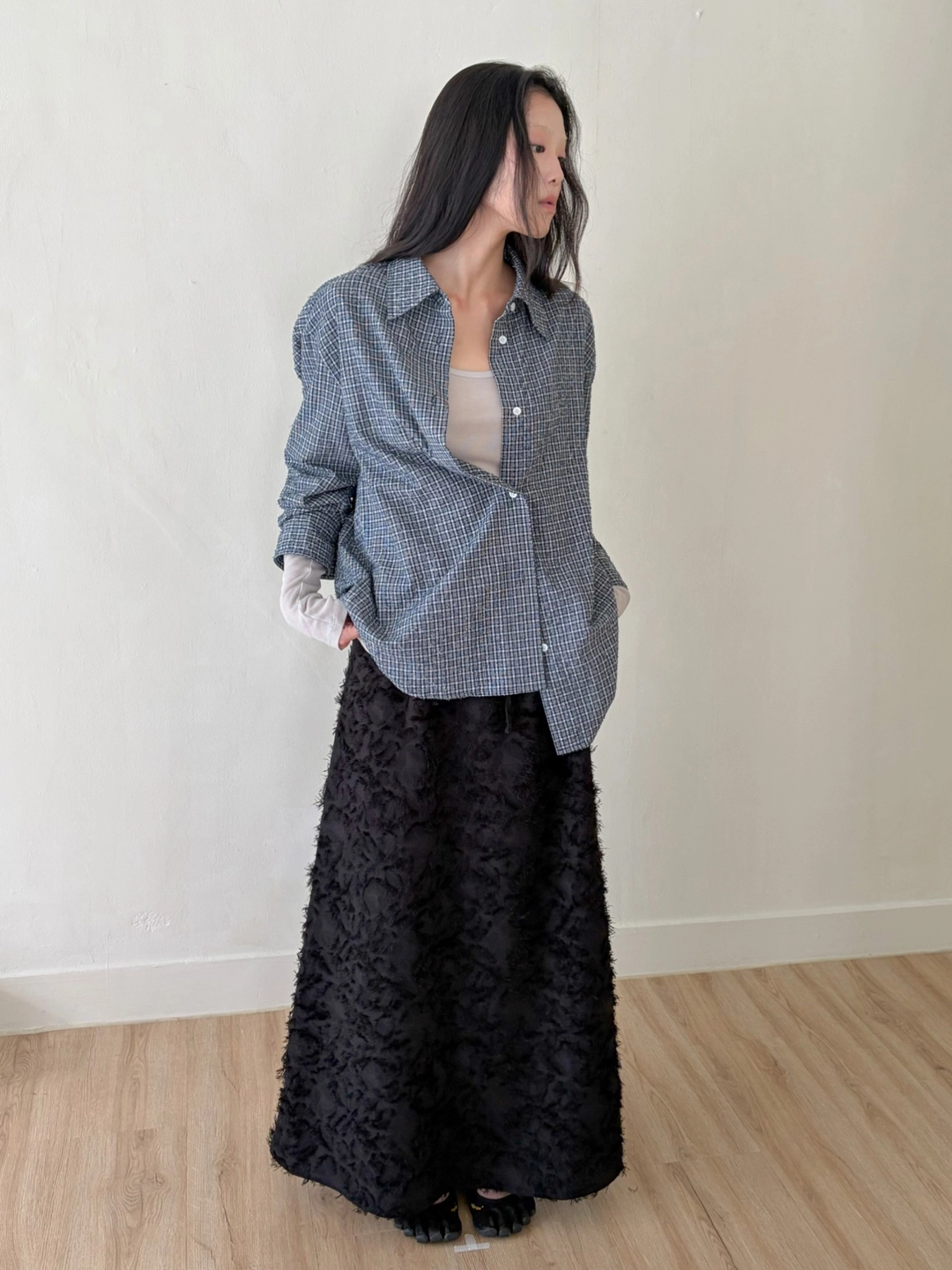 포에브 Flower Textured Long Skirt - Black 상품 이미지 1