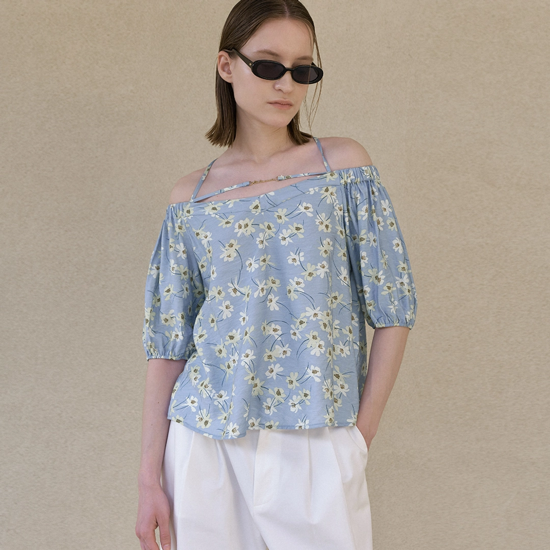아뜰리에 나인 (BL-4252)OFF-SHOULDER FLOWER BLOUSE 상품 이미지 1