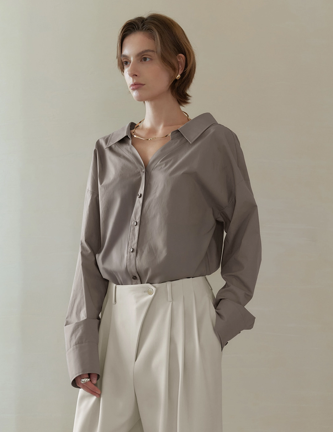 노미나떼 2nd / Muse Open Collar Shirts (Taupe) 상품 이미지 2