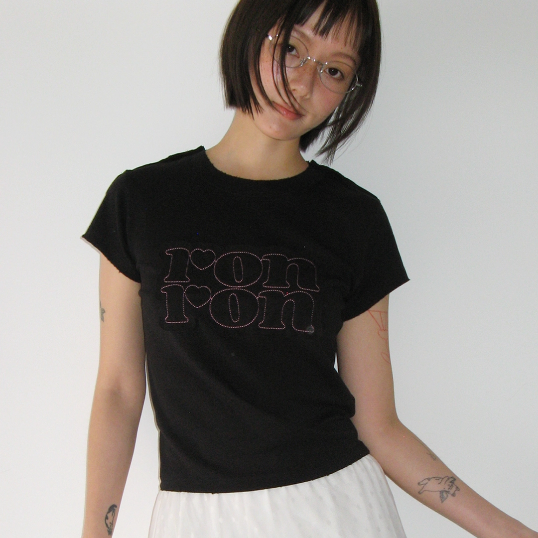 론론 VINTAGE APPLIQUE LOGO T SHIRT BLACK 상품 이미지 1
