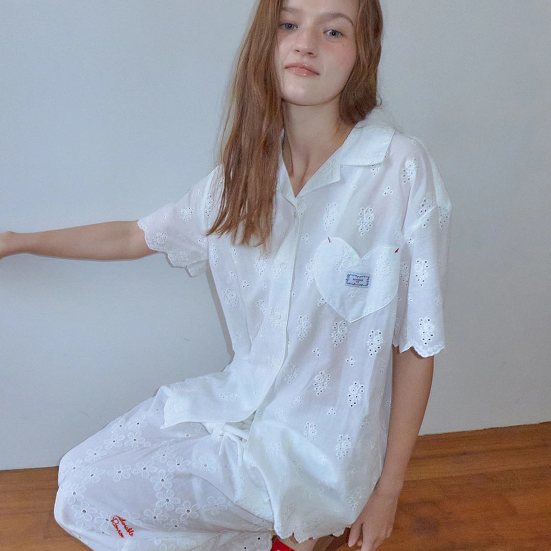 론론 COTTON EYELET SCALLOP STITCH HEART POCKET SHORT SHIRT WHITE 상품 이미지 2