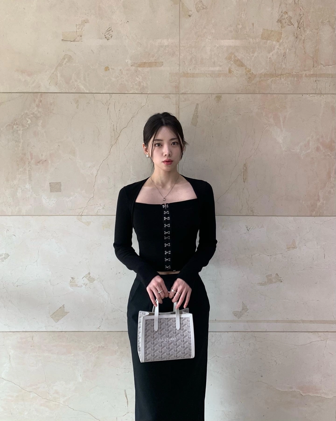 낫유어로즈 @ji_hyuunnHook square top (Black) 상품 이미지 1