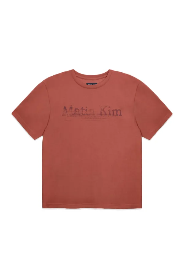 STAMP LOGO GRAPHIC OVERSIZE TOP FOR MEN IN BRICK