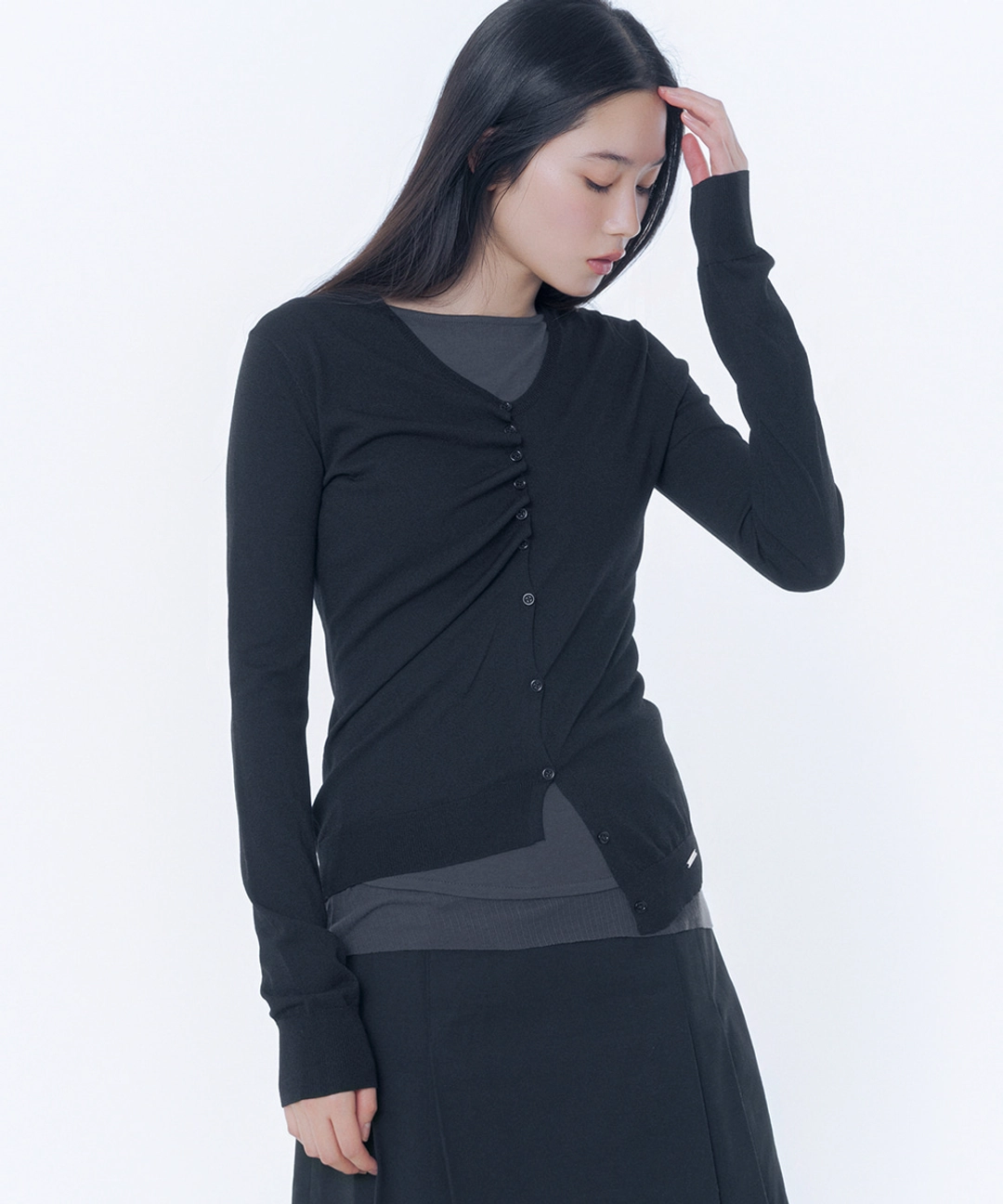 미세키서울 Half shirring button cardigan BLACK 상품 이미지 2