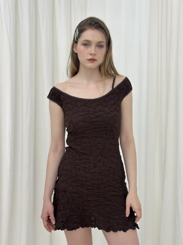 ONE-SHOULDER WRINKLE DRESS / BROWN