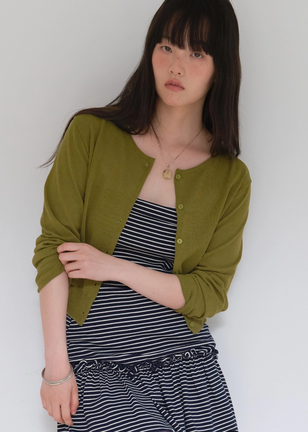 온무드 [2ND] SUMMER ORGANZA LABEL CARDIGAN - OLIVE 상품 이미지 2