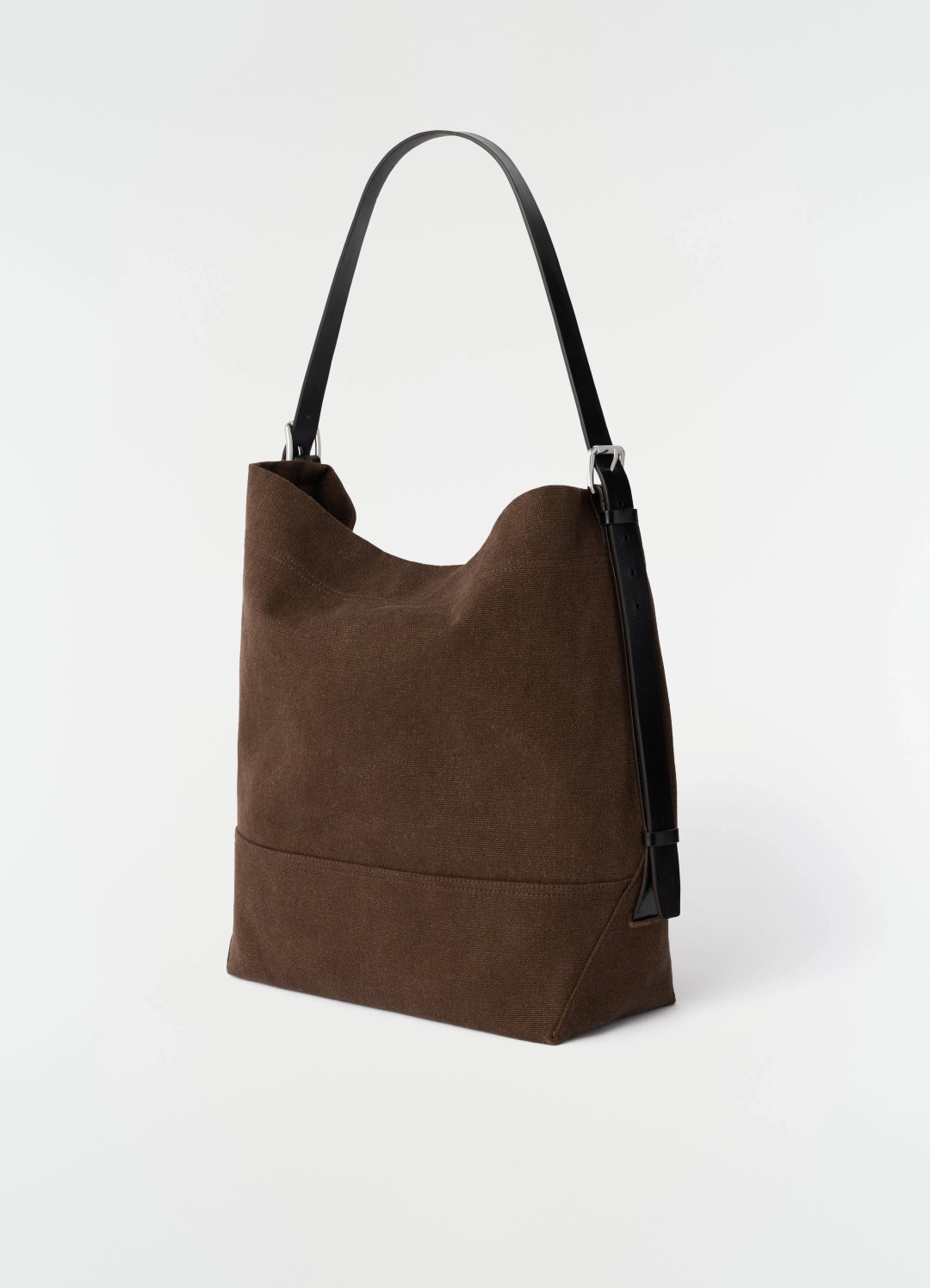 르메르 BELTED TOTE BAG IN HEAVY ECO COTTON CANVAS 상품 이미지 3