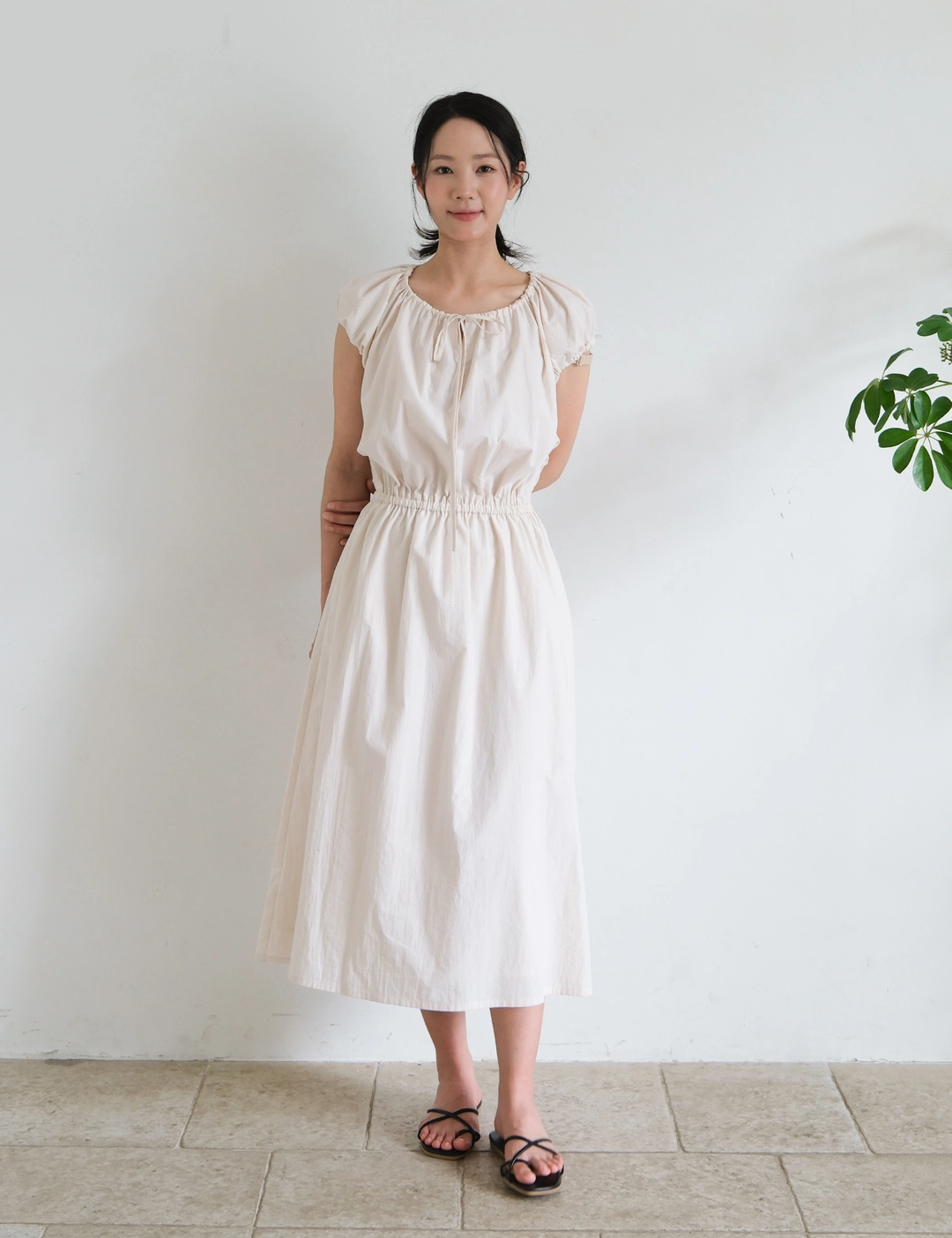 노미나떼 Mellow Shirring Dress (Light Beige) 상품 이미지 3