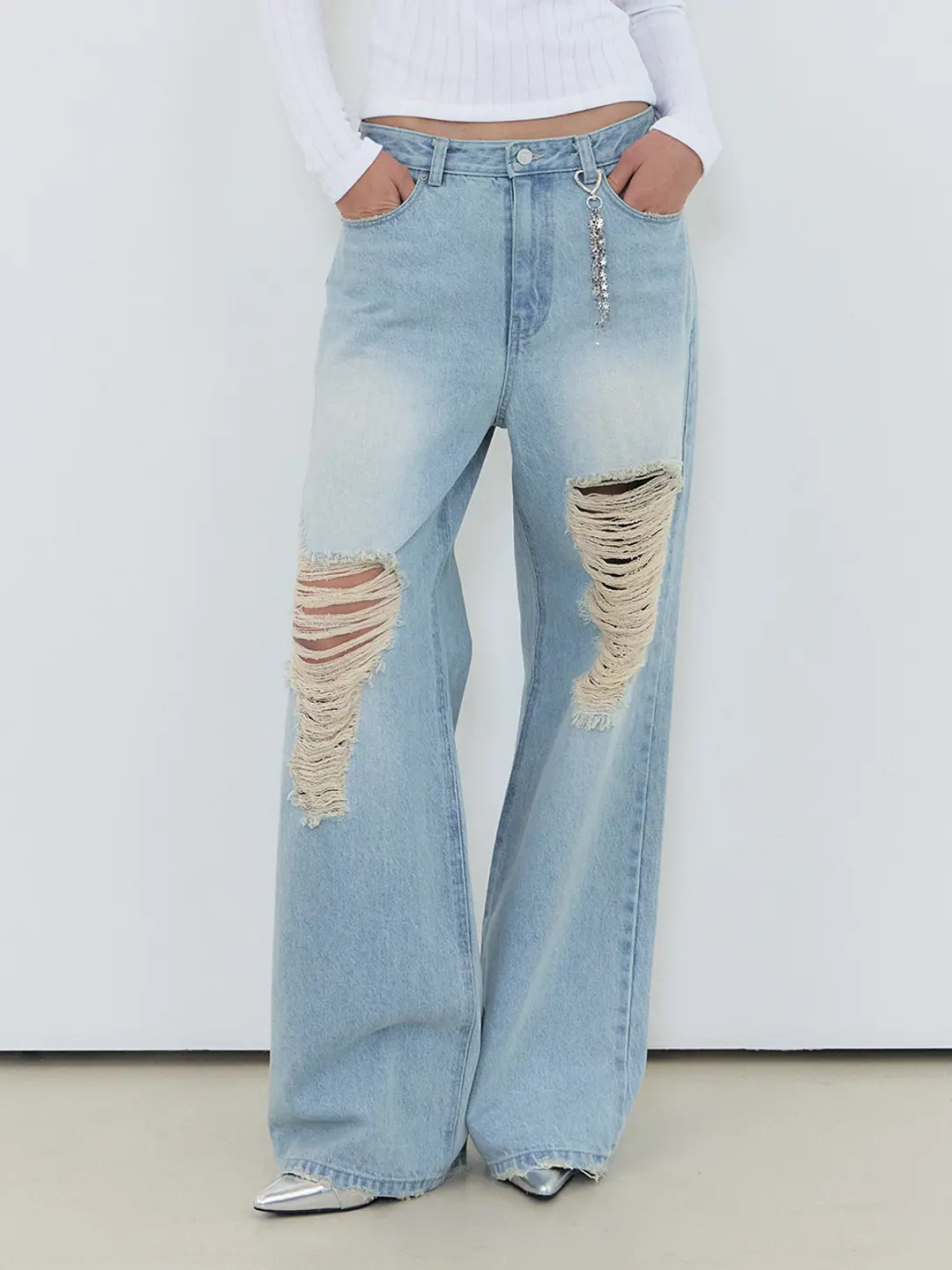 에트몽 Distressed Denim Pants, Light Blue 상품 이미지 2