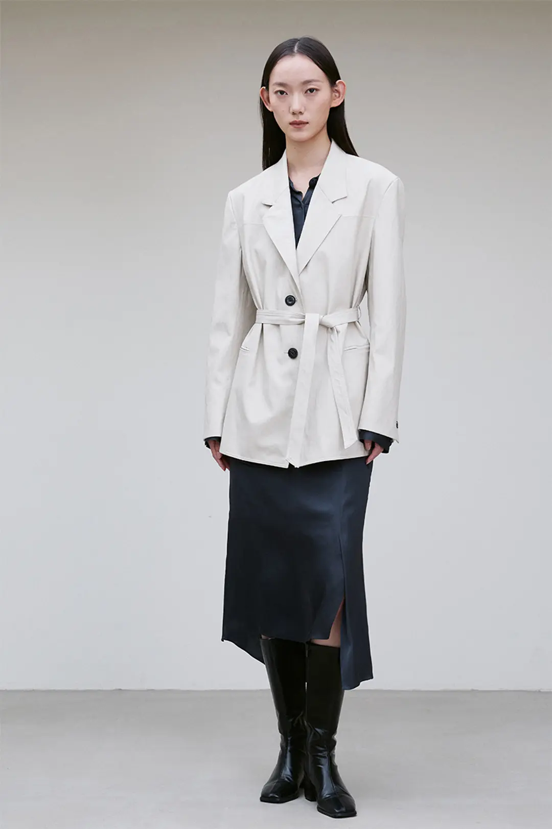 리이 VEGAN LEATHER SINGLE BREASTED BLAZER CREAM 상품 이미지 2
