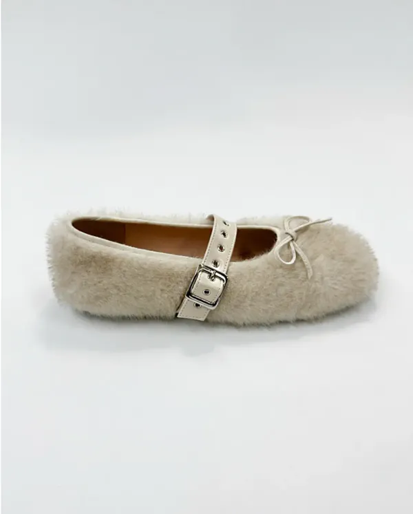 Buckle Fur Flat Shoes (Cream)