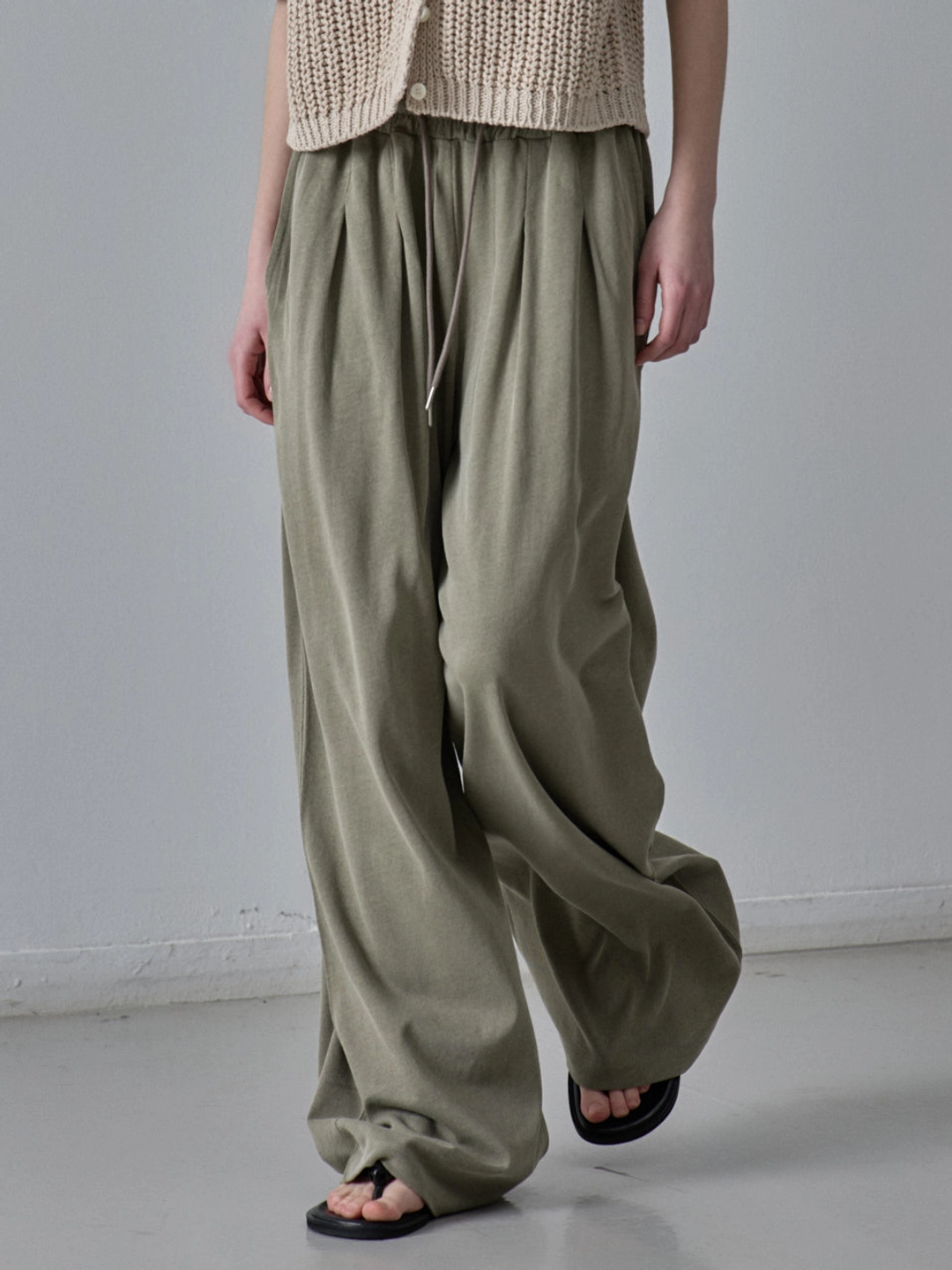 파사드패턴 와이드 릴렉스 밴딩 팬츠_khaki beige 상품 이미지 1