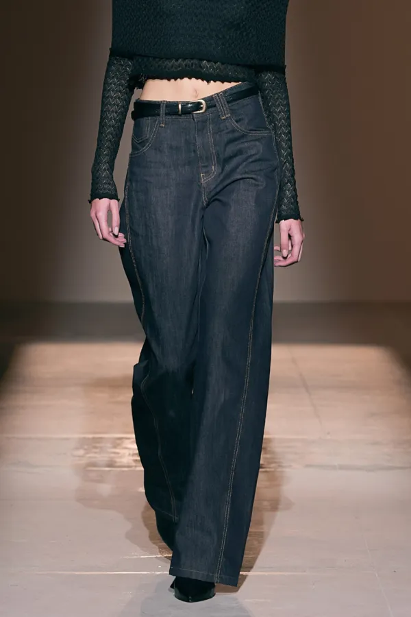 ASYMMETRIC SEAM DENIM JEAN