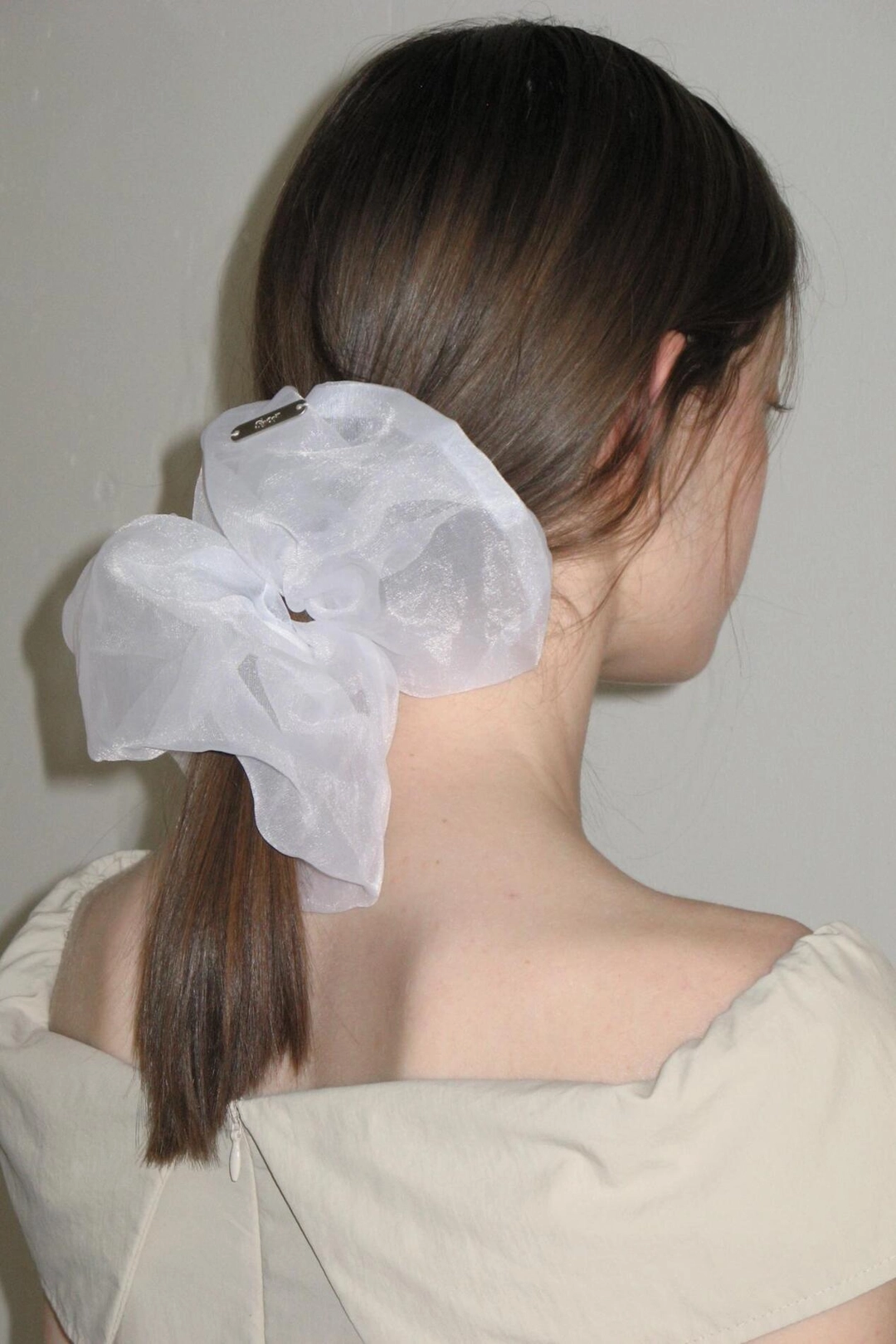 시눈 Off-Shoulder Pintuck Blouse (Light Beige) 상품 이미지 2
