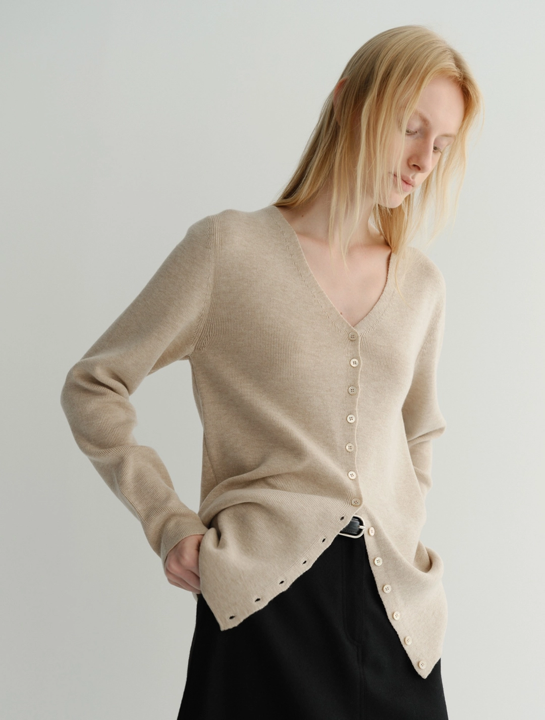 이아 Wool Button Knit Cardigan (Light Beige) 상품 이미지 2