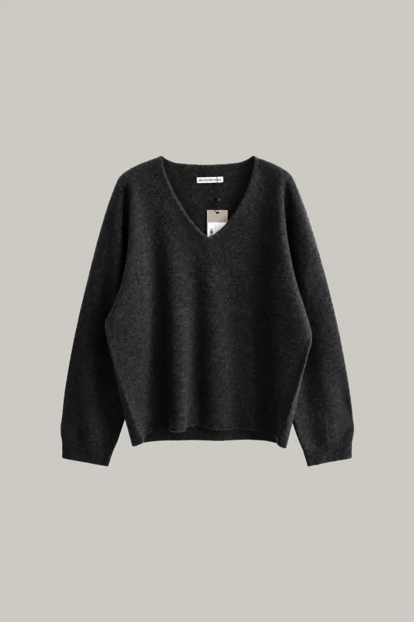 Bare V-neck Pullover (charcoal)