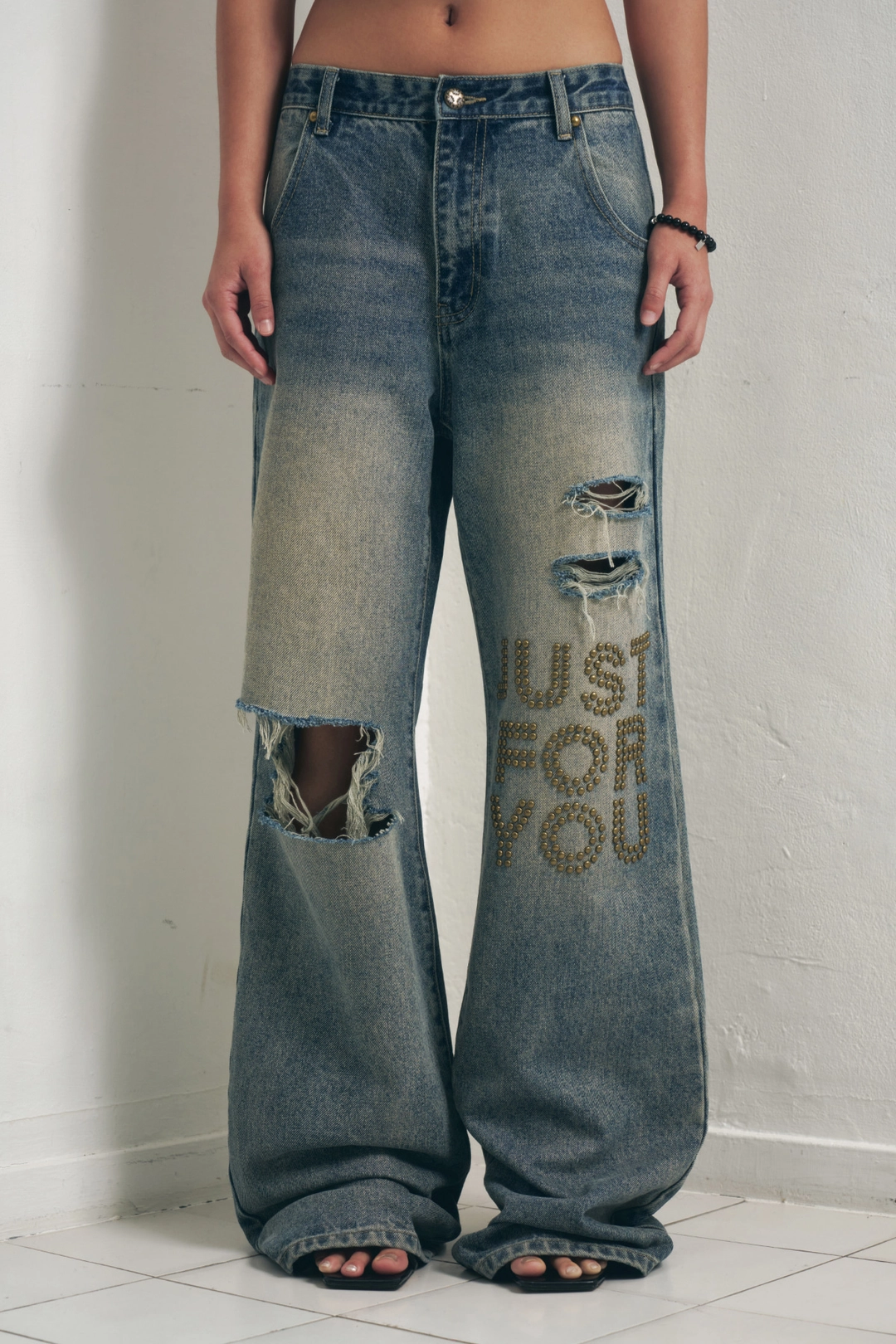 와이이이엘 Y. STUD DISTRESSED JEANS 상품 이미지 2