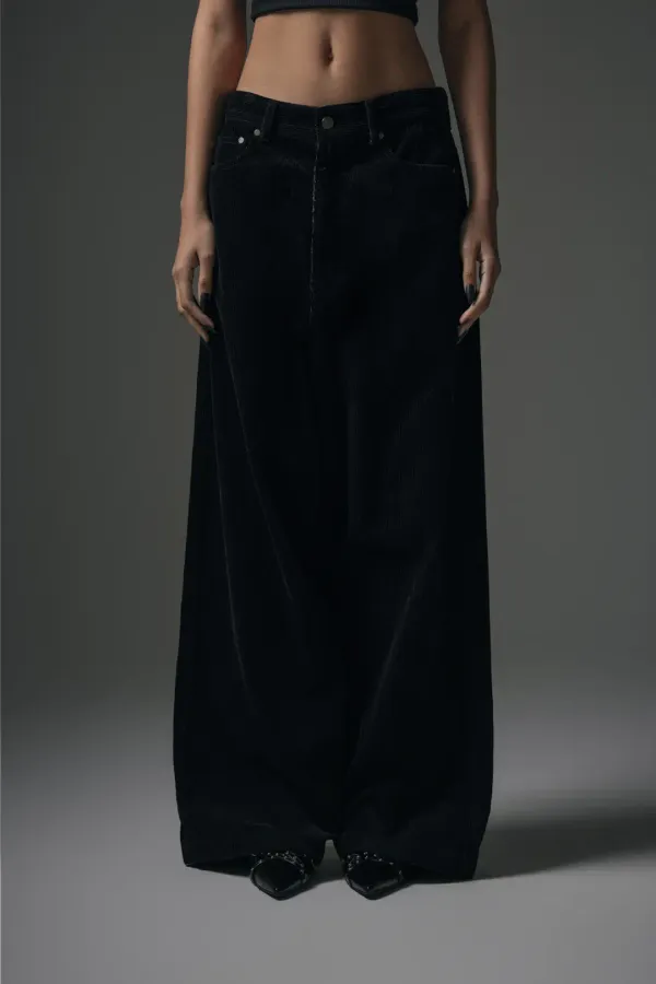 Solid Velour Corduroy Back Pocket Logo Pants [ Black ]