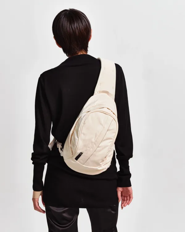 CONTOUR ZIP SLING BAG_IVORY