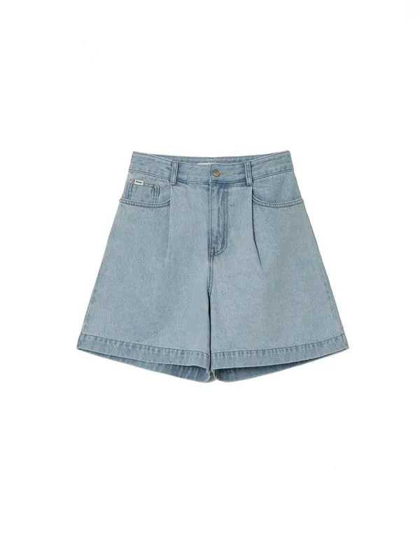 One Tuck Denim Shorts Light Blue