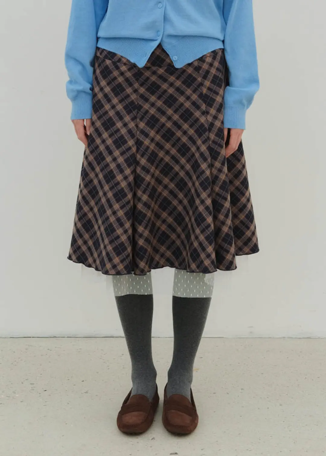 온무드 CHECK & DOT LAYERED SKIRT - NAVY 상품 이미지 2