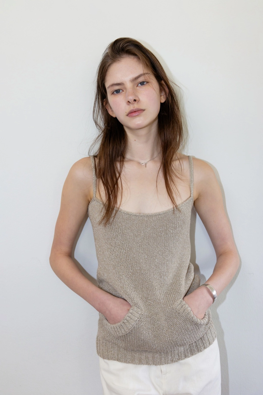 더릴 [2nd 예약배송/5월 29일] Rest Pocket Sleeveless Knit_Beige 상품 이미지 1