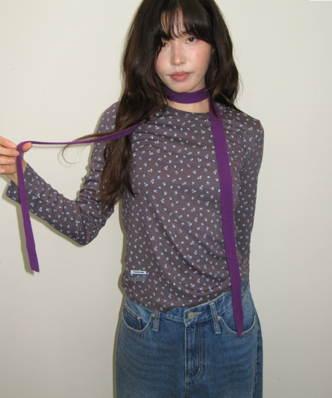 론론 [10/2 순차배송] SOFT MINI LABEL LONG SLEEVE CHARCOAL FLOWER 상품 이미지 1