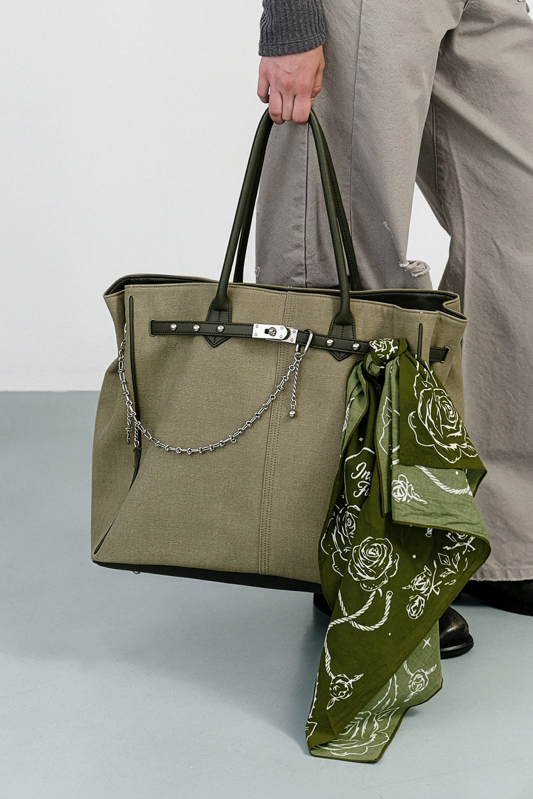 인스턴트펑크 OVERSIZED CANVAS TOTE BAG - OLIVE 상품 이미지 1