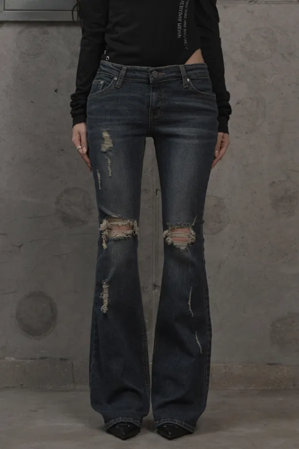 Distressed Bootcut Jeans (blue)