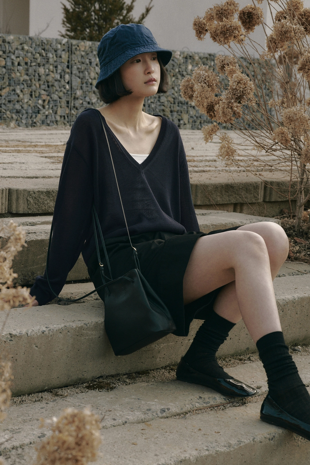 세이지먼트 [05.29 예약발송] LINLEY LINEN DEEP V-NECK KNIT_NAVY 상품 이미지 2