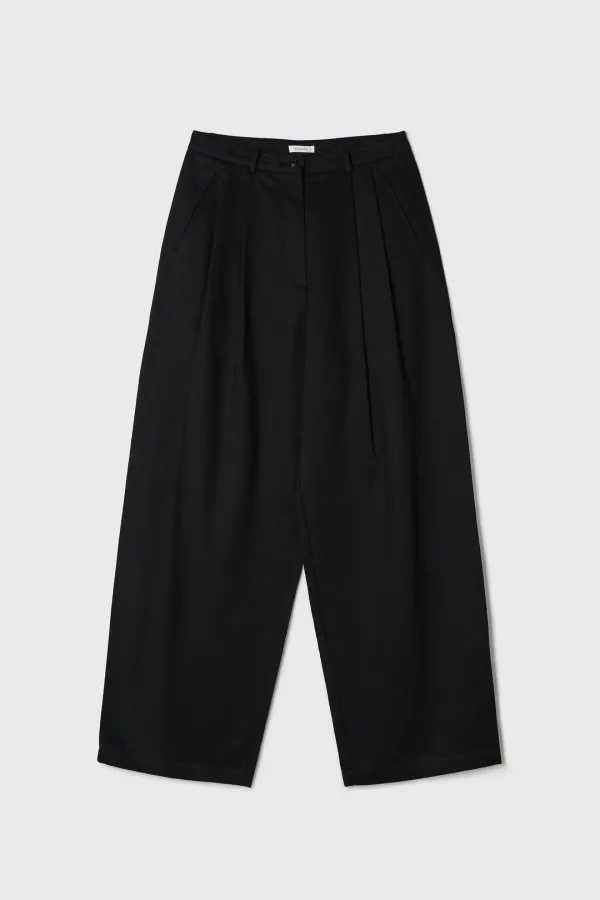 Wide Two Tuck Chino Pants (Black)