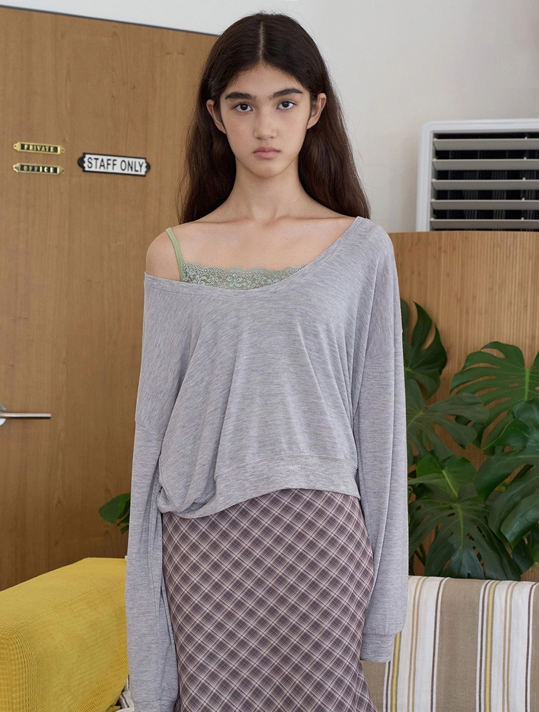 로에일 Deep U-neck MTM_Gray 상품 이미지 1