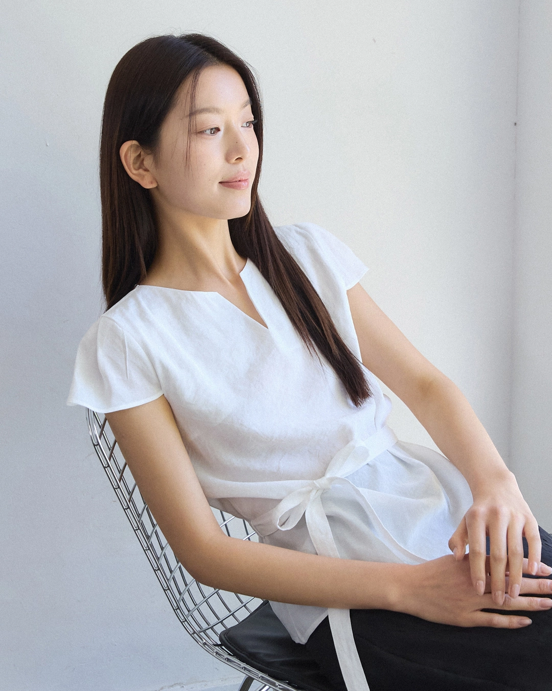 어다울 V cut cap belted blouse - white 상품 이미지 1