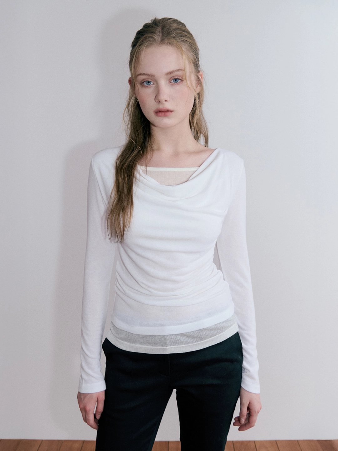 에트몽 Cowl Layered Shirring T-Shirt, Ivory 상품 이미지 1
