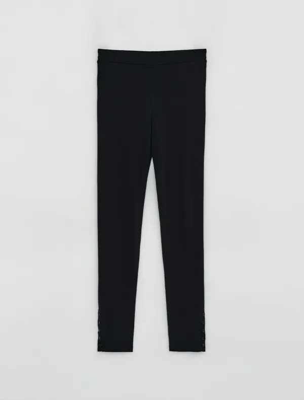 BUTTON SLIT LEGGINGS [BLACK]