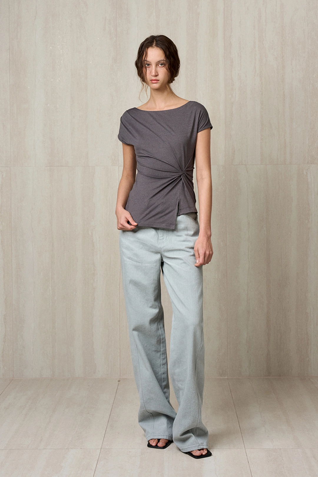 리이 TWISTED DRAPE TOP CHARCOAL 상품 이미지 3