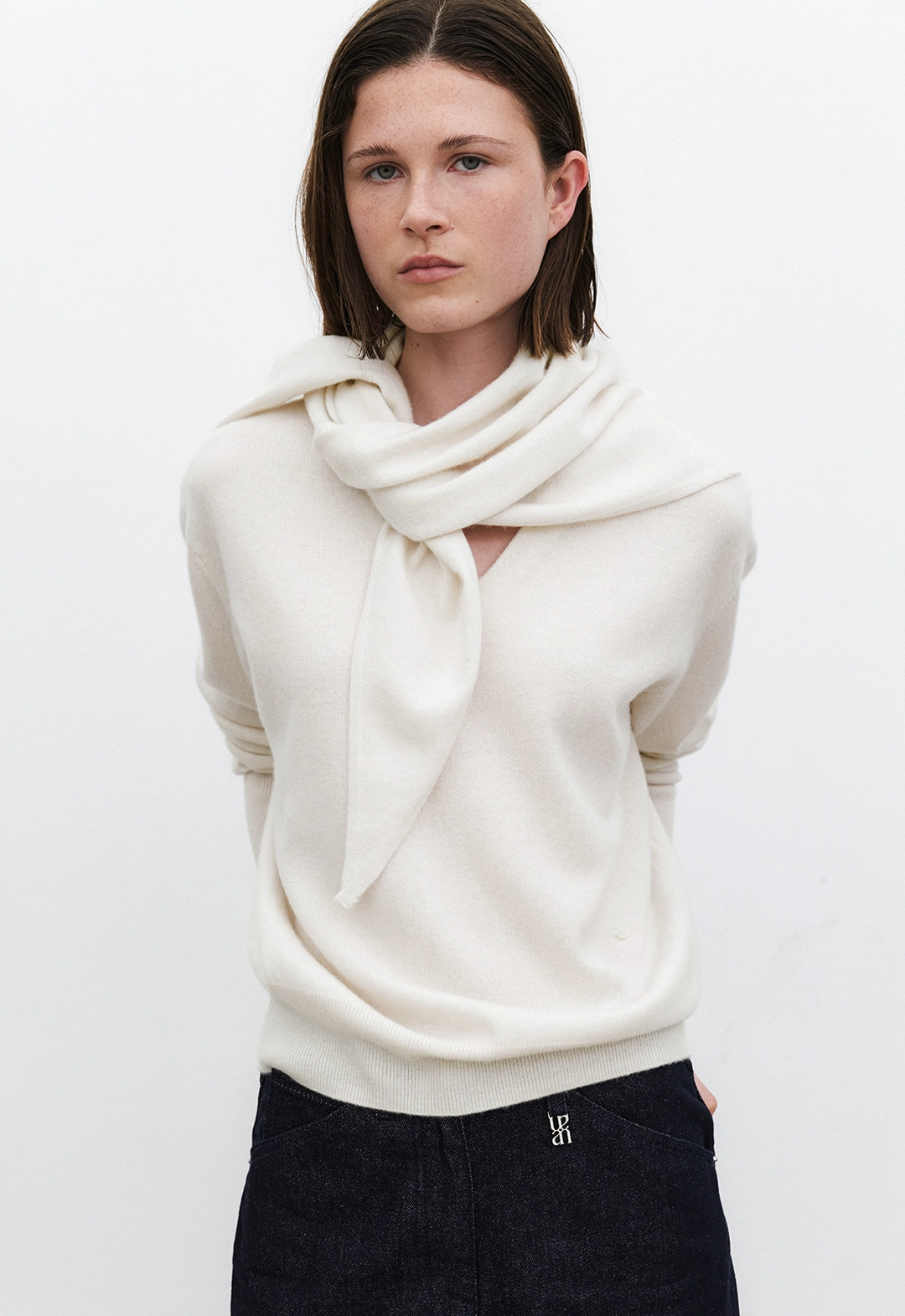 아뜰리에 나인 (T-7125)ESSENTIAL CASHMERE DEEP V-NECK KNIT 상품 이미지 3