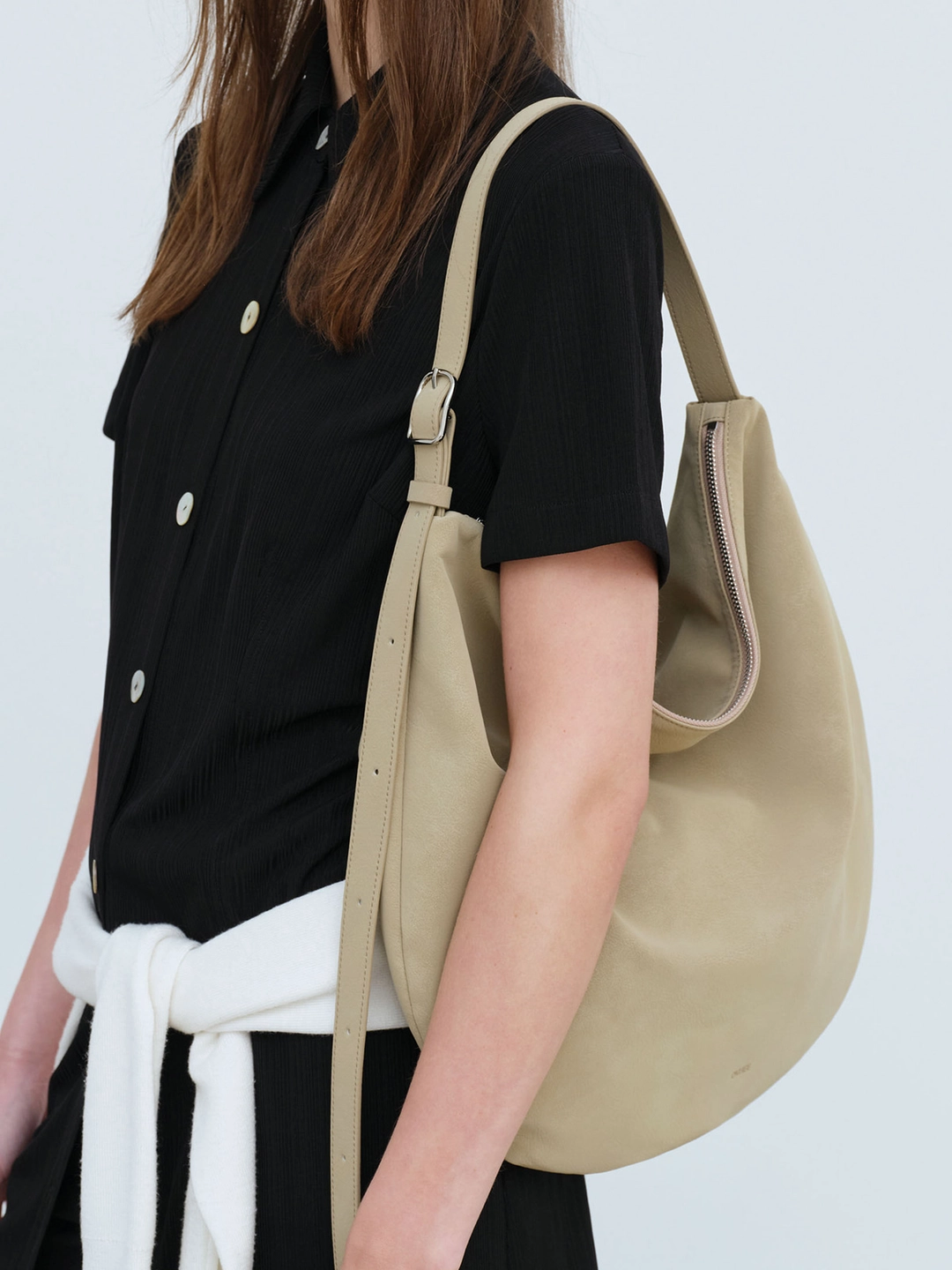 오브히 베일로 문 호보백 Vaylo Moon Hobo Bag_Latte 상품 이미지 2