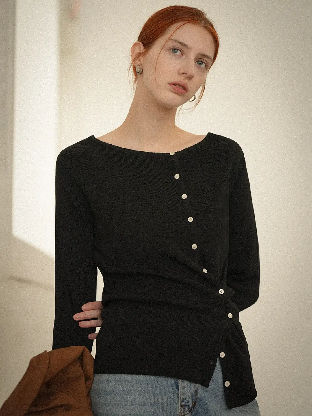노운베러 Side button point strap cardigan_Black 상품 이미지 2