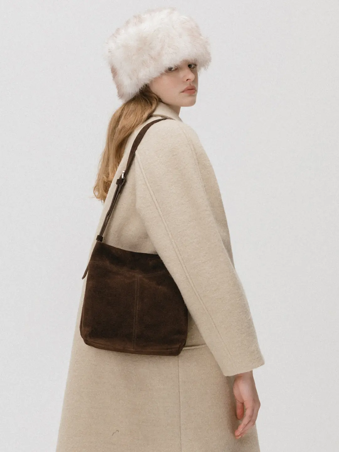 리볼드 Belted Suede Bag_(Brown) 상품 이미지 2
